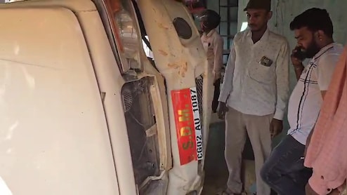 SDM की कार अनियंत्रित होकर पलटी, दुकान में जा घुसी; तीन लोगों को आई चोटें