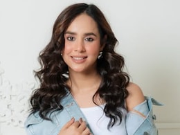 Sunanda Sharma Concert Incident:  सुनंदा शर्मा को छूने के लिए लाइव कंसर्ट के बीच स्टेज पर चढ़ा फैन, बीच में शो छोड़ भागी सिंगर