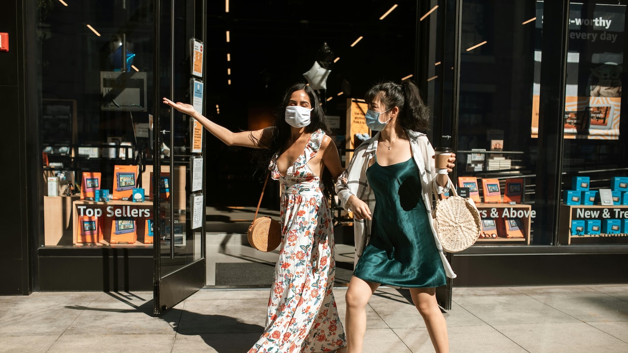 How To Pick Summer Dresses That Stay In Place: 10 Easy Style Tips