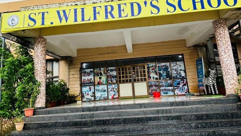"विद्यार्थिनींच्या सन्मानाशी तडजोड चालणार नाही", सेंट विल्फ्रेड कॉलेजच्या उपप्राचार्याविरोधात युवासेना आक्रमक