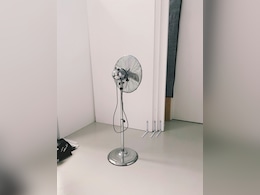 भट्टी की तरह तप रहा है आपका कमरा, मिनटों में होगा ठंडा! बस पंखे को रख दें इस जगह