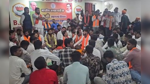 भाजपा संगठन में दो-दो सूची से असमंजस, बीजेपी कार्यालय में जुटे कार्यकर्ता&nbsp;