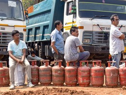 LPG Cylinder: एलपीजी सिलिंडरसाठी रांगेत उभे राहू नका! प्रशासनाचं आवाहन, हेल्पलाईन नंबरही जारी
