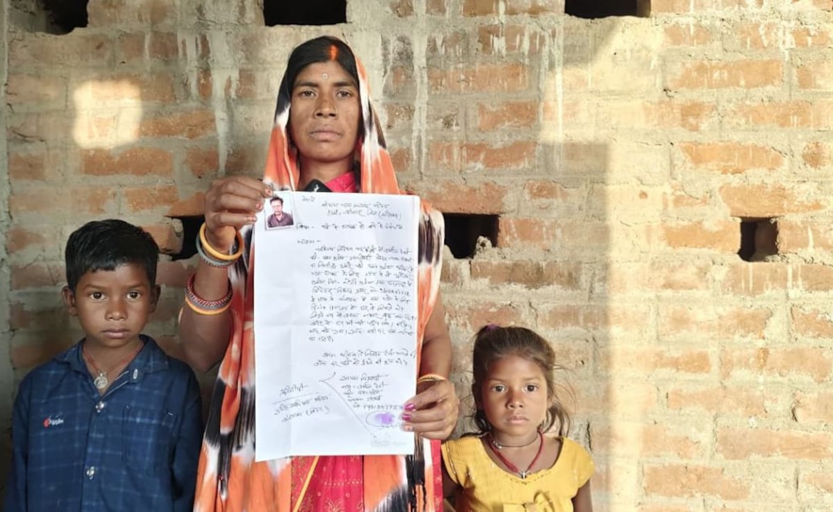 'साहब मेरे पति को ढूंढ दीजिए'... कर्नाटक गया पति 5 महीने से लापता, दो बच्चों संग दर-दर भटक रही उर्मिला