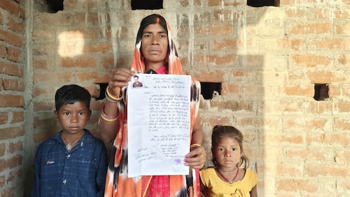 'साहब मेरे पति को ढूंढ दीजिए'... कर्नाटक गया पति 5 महीने से लापता, दो बच्चों संग दर-दर भटक रही उर्मिला