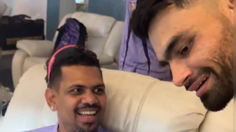 'अरे भैया नहीं ब्रदर', रिंकू ने मां और बहन को वीडियो कॉल कर सुनील नारायण से मिलवाया, VIDEO देख नहीं रोक पाएंगे हंसी