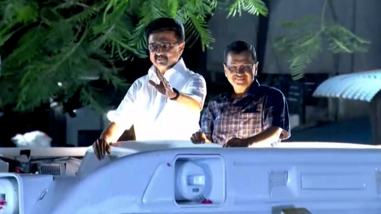 MK Stalin, Arvind Kejriwal Hold Joint Roadshow In Chennai Ahead Of Tamil Nadu Polls