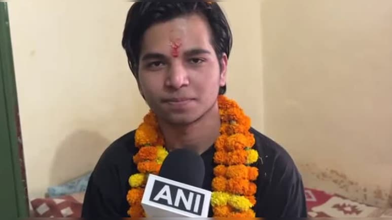 &ldquo;आपके बेटे ने टॉप किया है&hellip;&rdquo;: ऋषिकेश के आर्यन की कामयाबी पर मां हुई भावुक, आंखों से छलके आंसू