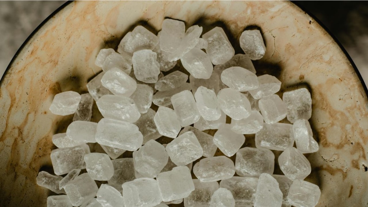 Camphor is a natural and chemical-free room freshener.