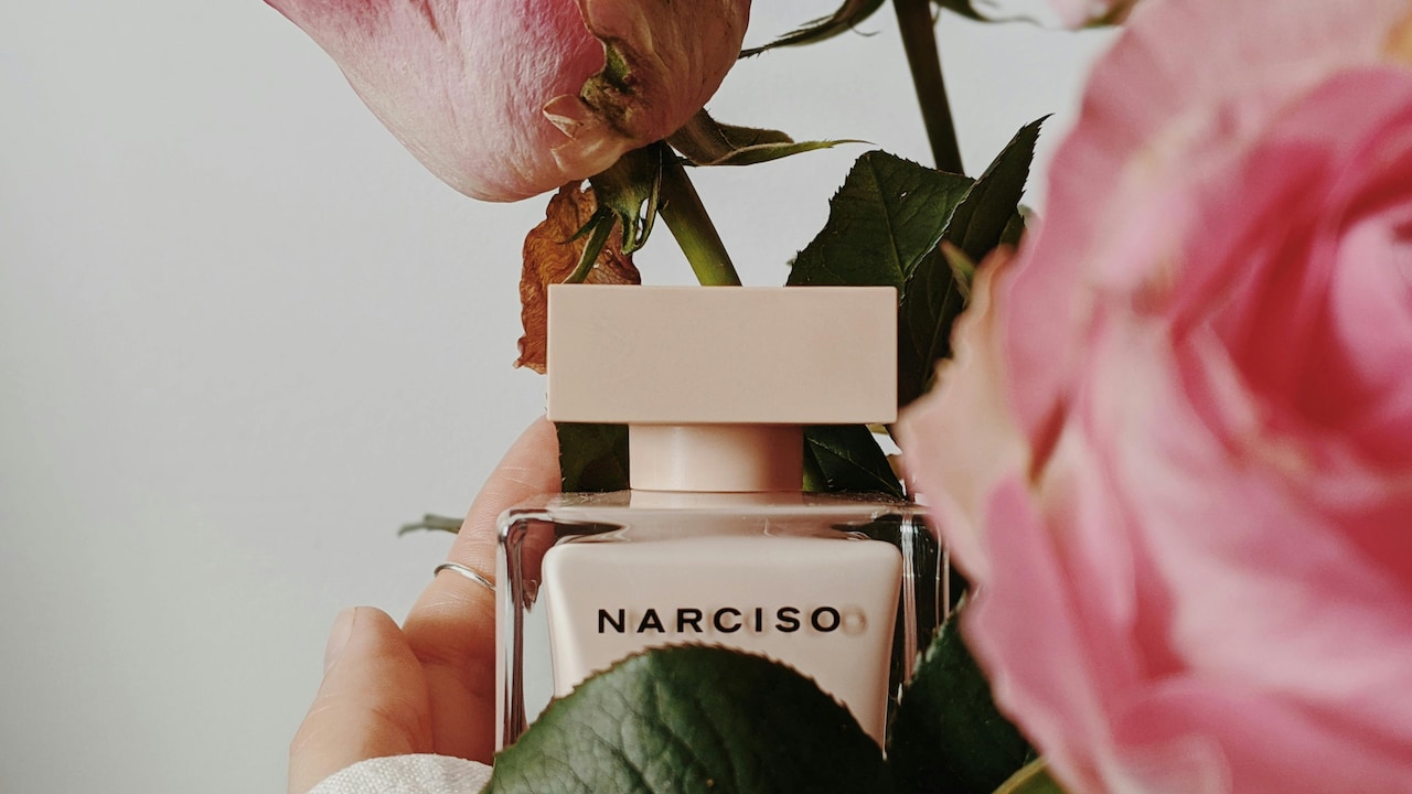 Lighter notes allow fragrance to breathe in warm weather.