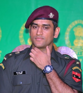 "He Went To LoC": Army Veteran Shares Unheard Story Of MS Dhonis Patriotism