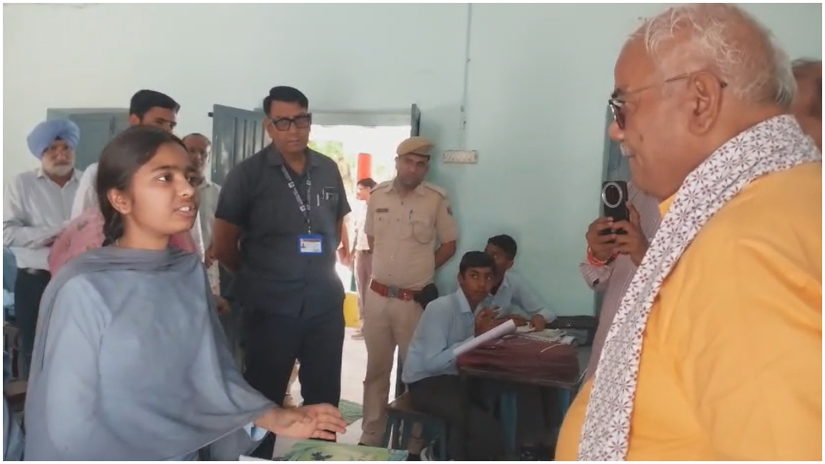 शिक्षा मंत्री ने 7वीं की छात्रा से पूछा 'संविधान' पर सवाल, जवाब सुनकर दी शाबाशी; अफसरों की लगी क्लास