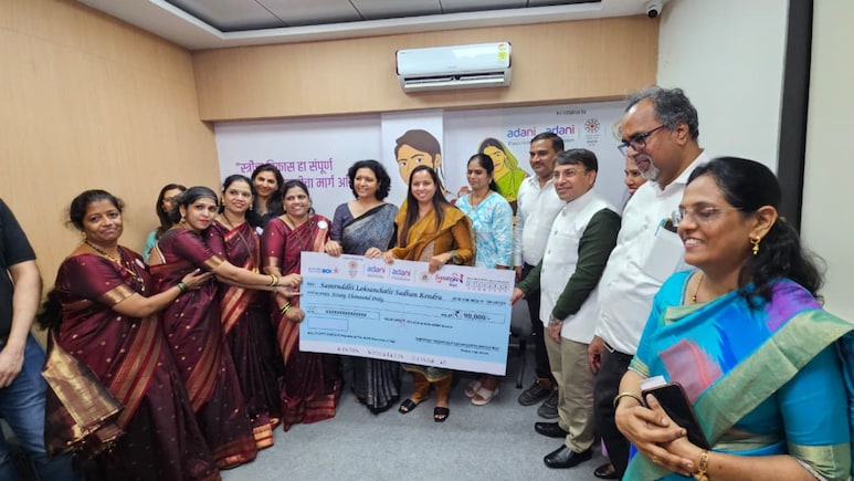 महिला सक्षमीकरणाचा 'स्वाभिमान'! अदाणी फाउंडेशन आणि माविमचा उपक्रम ठरला सुपरहीट, पाहा कसं मिळवलं यश