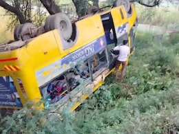 Meerut School Bus Accident: 48 बच्चों से भरी सकूल बस पलटी, कई घायल, पेड़ की वजह से टला बड़ा हादसा &nbsp; &nbsp;
