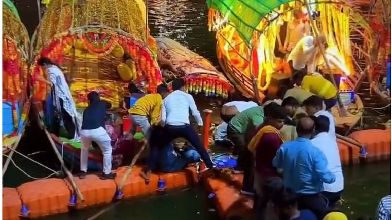 चित्रकूट: मंदाकिनी नदी में नाव पलटी, मौके पर मची चीख-पुकार, पुलिसकर्मियों की सतर्कता से बची श्रद्धालुओं की जान