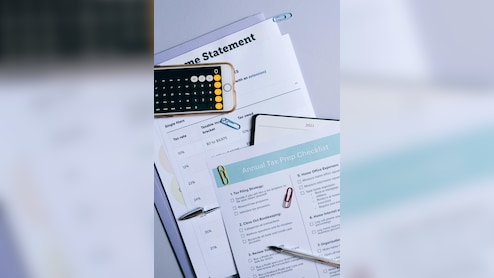 Old Vs New Tax Regime In FY27: Which Option Saves More for Salaried Employees