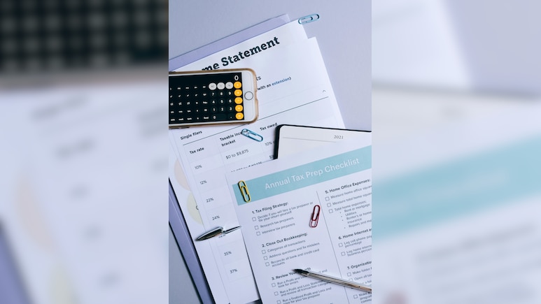 Old Vs New Tax Regime In FY27: Which Option Saves More for Salaried Employees