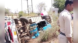 सतना-चित्रकूट स्टेट हाईवे पर हादसा: यात्रियों से भरी बस अनियंत्रित होकर पलटी, 10 से ज्यादा लोग घायल