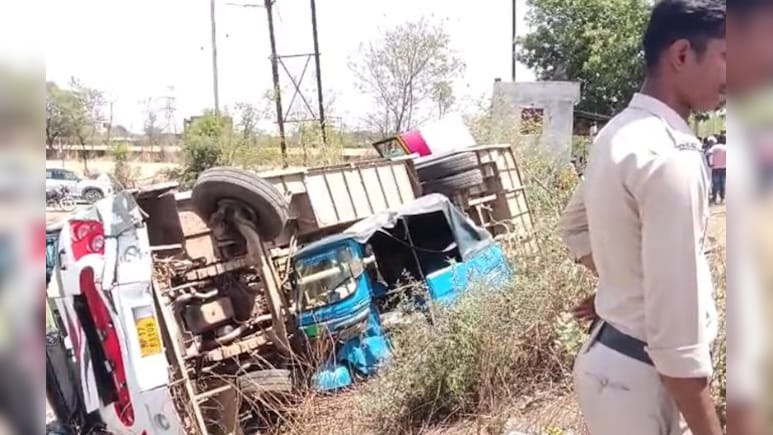 सतना-चित्रकूट स्टेट हाईवे पर हादसा: यात्रियों से भरी बस अनियंत्रित होकर पलटी, 10 से ज्यादा लोग घायल