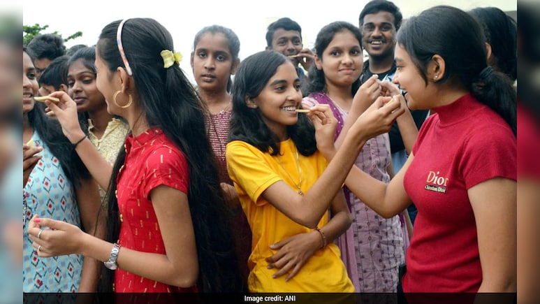 UK Board Result 2026 OUT: 10वीं में 92.10% पास, 12वीं में 85.11% सफलता, बेटियों का दबदबा कायम