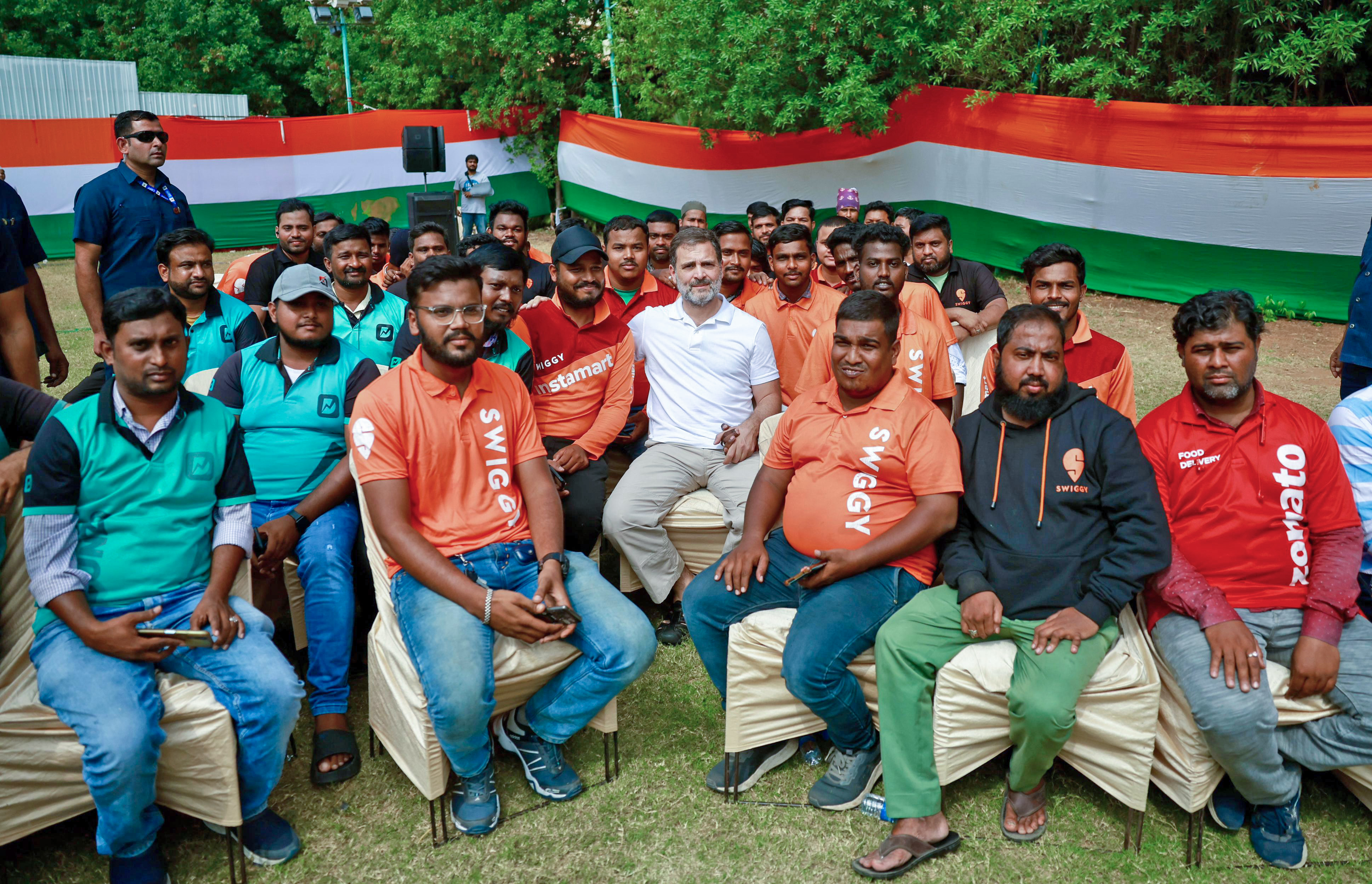 रेस्टिंग सेंटर, अटल कैंटीन में भोजन... दिल्ली सरकार ने गिग वर्कर्स को लेकर क्या-क्या बड़े ऐलान किए