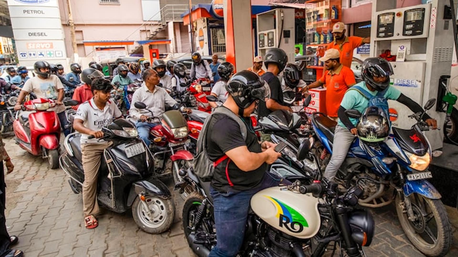 Premium Petrol Price Rises To Rs 160 Per Litre, Jet Fuel Hiked By 8.5%