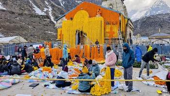 Mobile Phones Completely Banned Inside Kedarnath Temple As Authorities Tighten Yatra Arrangements