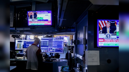 Wall Street Highlights: Dow Jones, Nasdaq Close Lower; S&P 500 Ends Losing Streak With Best Weekly Gain Since November