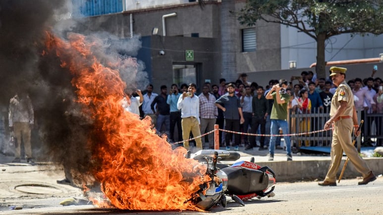 नोएडा हिंसा हुई नहीं, भड़काई गई! रातोंरात बने व्हाट्सएप ग्रुप, बाहर से बुलाए गए लोग... पुलिस जांच में कई खुलासे