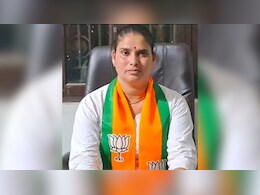 'मैं तो कांग्रेस में हूं', HC में विधायक निर्मला सप्रे का यू-टर्न,&nbsp;कई बार BJP का गमछा पहन मंच पर दिखीं