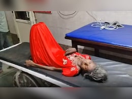 खुली छत, 40 डिग्री की तपती धूप, कंकाल सी निढाल महिला... वो तस्वीर जिसने पूरे समाज को झकझोर दिया