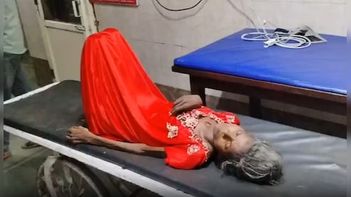 खुली छत, 40 डिग्री की तपती धूप, कंकाल सी निढाल महिला... वो तस्वीर जिसने पूरे समाज को झकझोर दिया