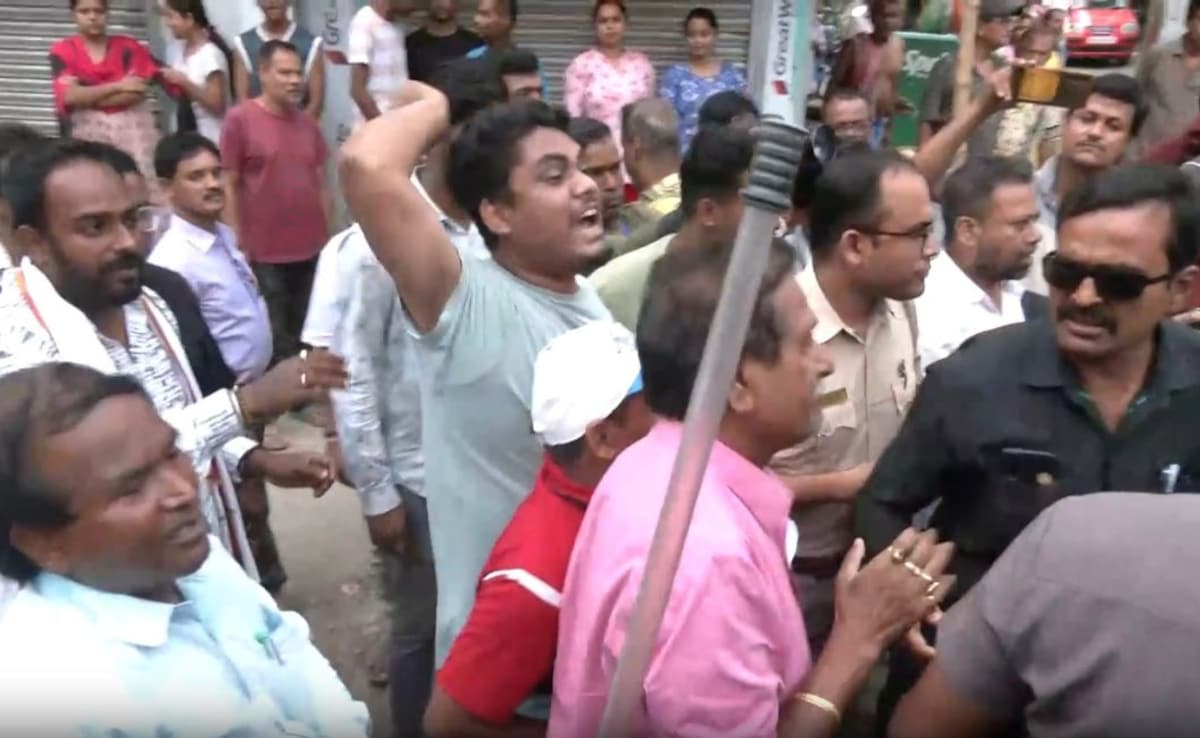 बंगाल चुनाव: IPS अजय पाल शर्मा के एरिया में हिंसा, बीजेपी उम्मीदवार को बनाया निशाना; गाड़ी में तोड़फोड़