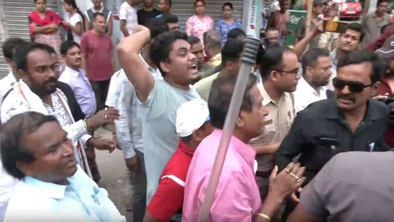 बंगाल चुनाव: IPS अजय पाल शर्मा के एरिया में हिंसा, बीजेपी उम्मीदवार को बनाया निशाना; गाड़ी में तोड़फोड़