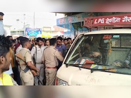 बिहार: ट्रैफिक पुलिसकर्मी को नहीं दिया गैस सिलेंडर, तो एजेंसी की गाड़ियों का काटा चालन; चौक पर लगा जाम