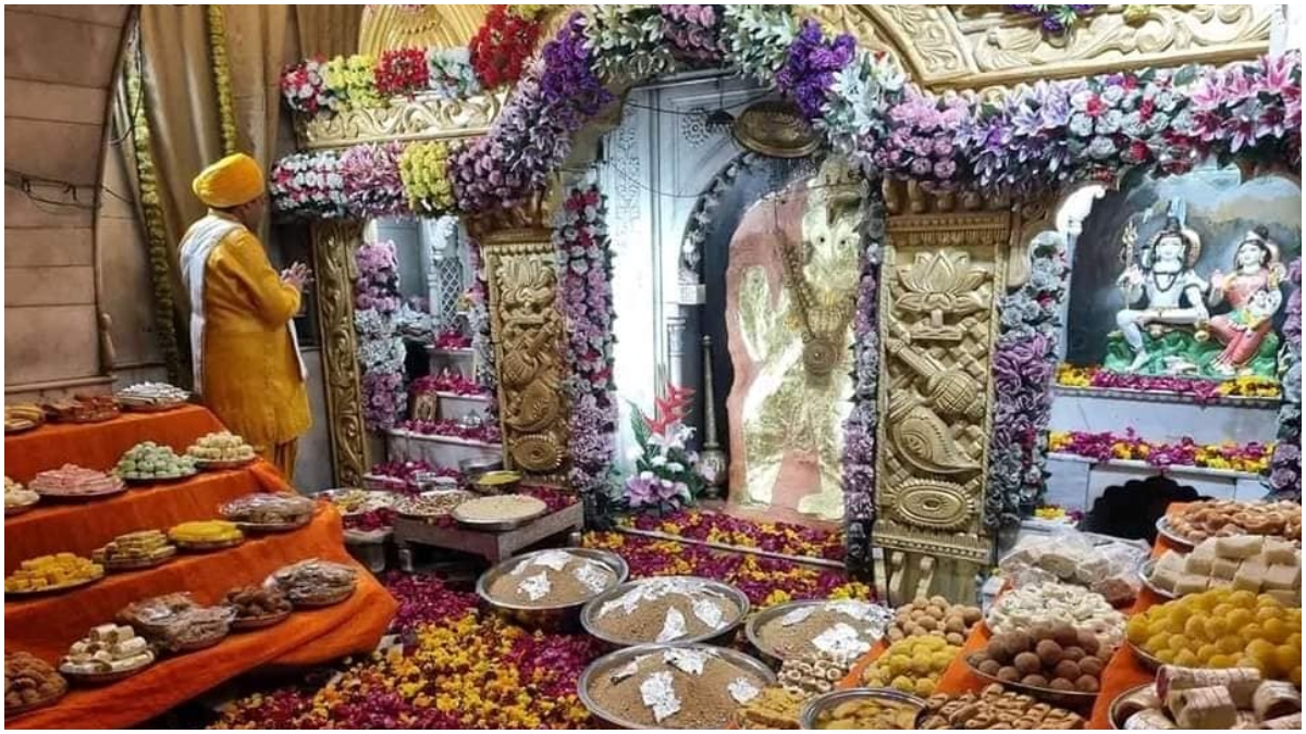 हनुमान जयंती पर मेहंदीपुर बालाजी में 1100 किलो पंचामृत से हुआ महाभिषेक, हेलीकॉप्टर से भक्तों पर बरसे फूल