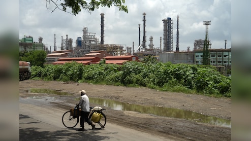 India Splurges On Russian Oil As Sanctions Threat Fades