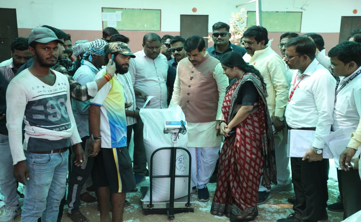 MP Gehu Kharidi 2026: कल जो कहा, आज वही किया: CM मोहन यादव का खरगोन के गेहूं उपार्जन केंद्र पर औचक दौरा
