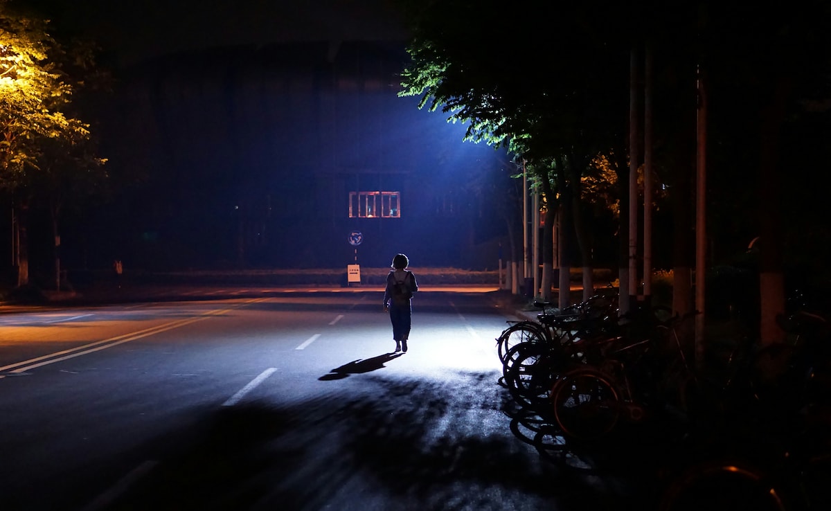 मैं डरने लगी हूं… दिल्ली में पढ़ रही लड़की का दर्द भरा पोस्ट वायरल, बोली- 'सेफ्टी अब लग्जरी बन गई है'