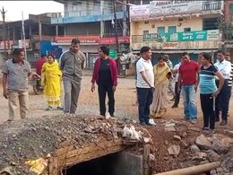औचक निरीक्षण करने बालोद पहुंची कलेक्टर दिव्या मिश्रा, आंख खुलते ही अधिकारियों की लगा दी क्लास, 'दूध गंगा' सील करने के दिए निर्देश