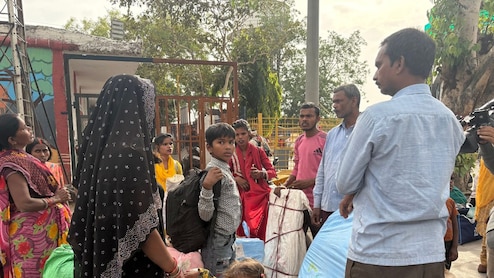Why The LPG Crisis Is Forcing Migrants To Quietly Leave Delhi