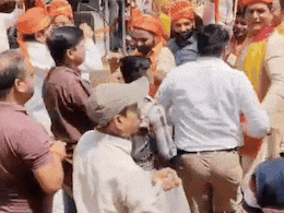 विधायक के गले लगाते ही व्यापारी का मोबाइल गायब, शोभायात्रा में लोगों के सामने जेब से निकालकर चंपत हुआ चोर