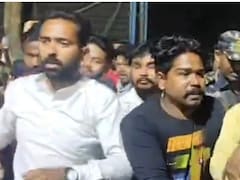 दुर्गापुर में आधी रात थाने के गेट पर पुलिस से भिड़े BJP कार्यकर्ता, TMC से झड़प के बाद मचा बवाल