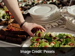 US Woman Serves Mother's Last Meals At Her Funeral, Pays Emotional Tribute