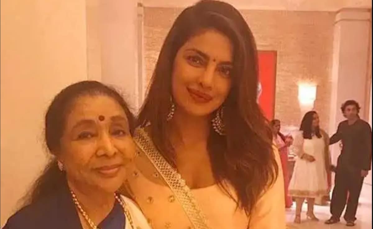 आशा भोसले और प्रियंका चोपड़ा आशा भोसले और प्रियंका चोपड़ा