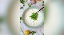 गर्मी में दही जल्दी हो जाता है खट्टा? अपनाएं ये आसान टिप्स, लंबे समय तक रहेगा ताजा और स्वादिष्ट