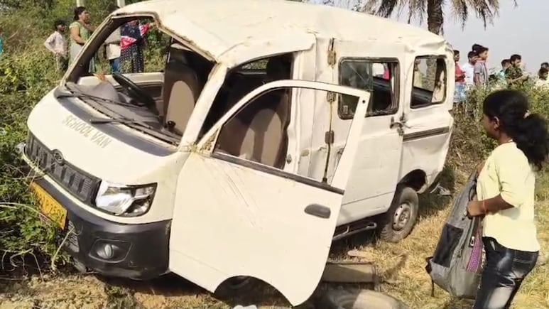 'जगह है 15 की, बिठा देते हैं 25!'- बिहार में पलटी स्कूल वैन, 1 बच्ची की मौत, कई की हालत गंभीर