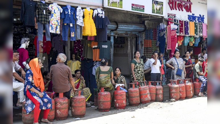 Govt Steps Up LPG Supply, Urges Calm Amid Hormuz Concerns