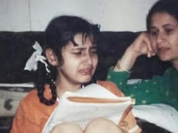 मां के साथ रोते हुए पढ़ाई कर रही यह बच्ची आज है बॉलीवुड की टॉप एक्ट्रेस, पहचाना तो कहलाएंगे सिकंदर