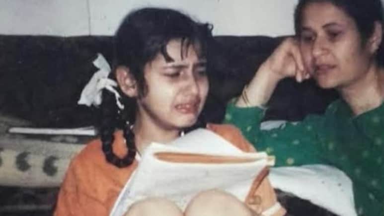 मां के साथ रोते हुए पढ़ाई कर रही यह बच्ची आज है बॉलीवुड की टॉप एक्ट्रेस, पहचाना तो कहलाएंगे सिकंदर